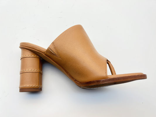 Miękkie skórzane buty damskie ze skóry bydlęcej OEM Tan sandały z odkrytymi palcami
