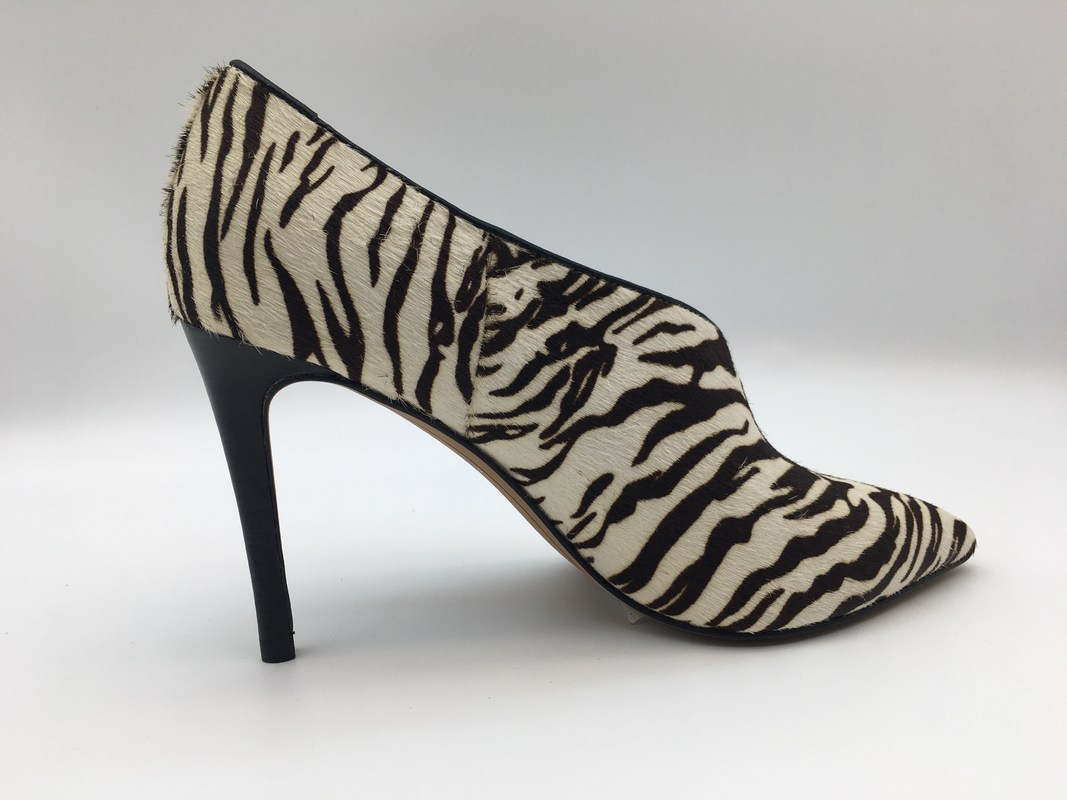 Zebra wzór szpilki Damskie buty sukienka, miękka dwukolorowa skóra nappa, szpiczasty nosek z cholewką w kształcie litery V